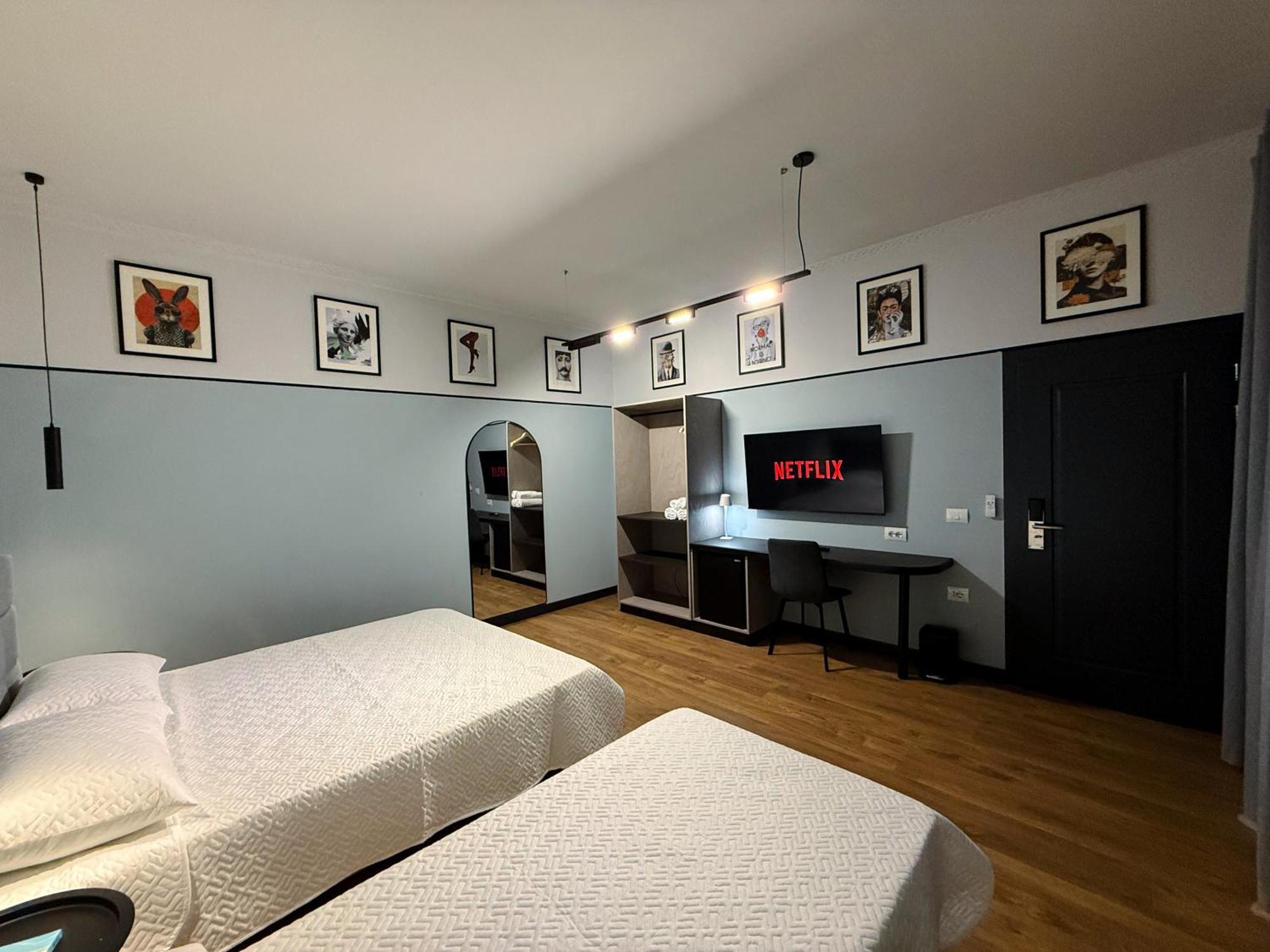 Tirana Days Free Parking Apartment Bilik gambar