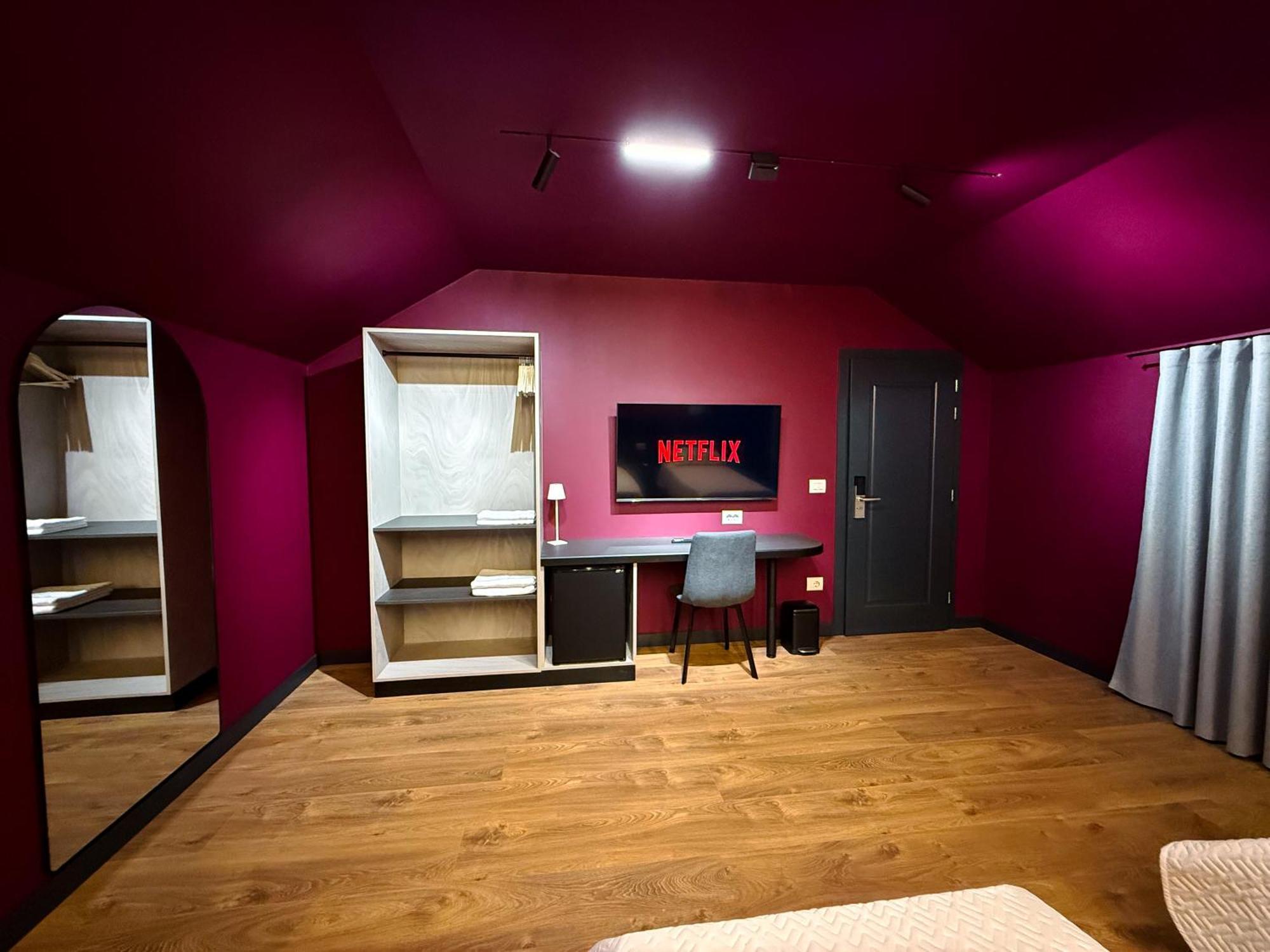 Tirana Days Free Parking Apartment Bilik gambar